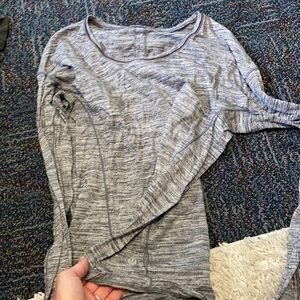 Women’s LULULEMON long sleeve gray shirt size 4